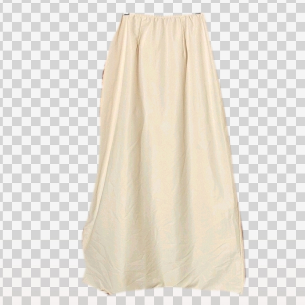 ANOTHER VINTAGE beige half slip with scalloped hem.   Get it outta my li… - Picture 3 of 9